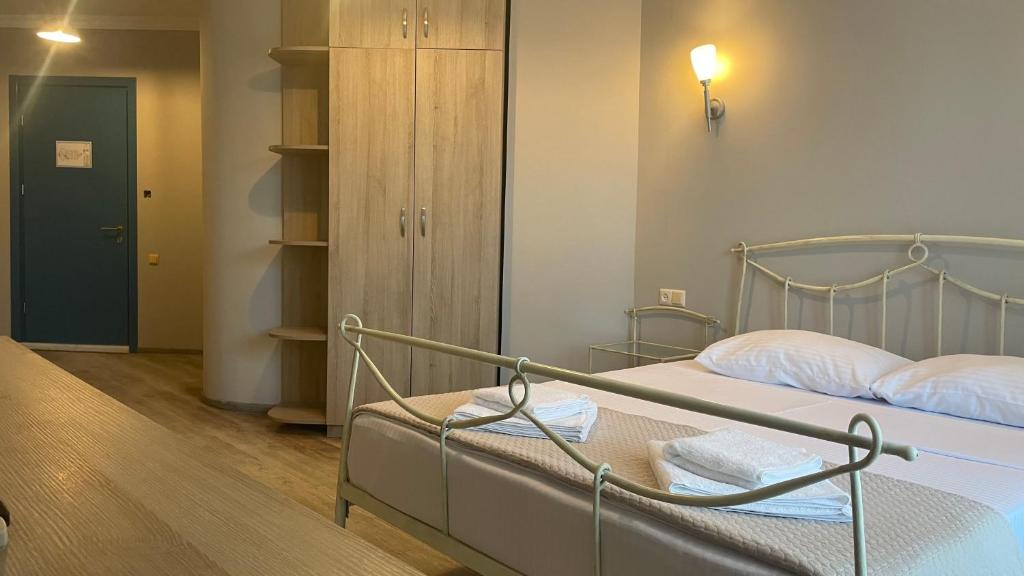 Postel nebo postele na pokoji v ubytování Argo Hotel