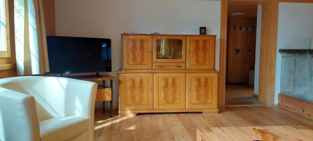 TV a/nebo společenská místnost v ubytování Alpensonne