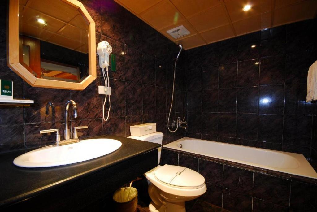 Koupelna v ubytování KaRo Hotel
