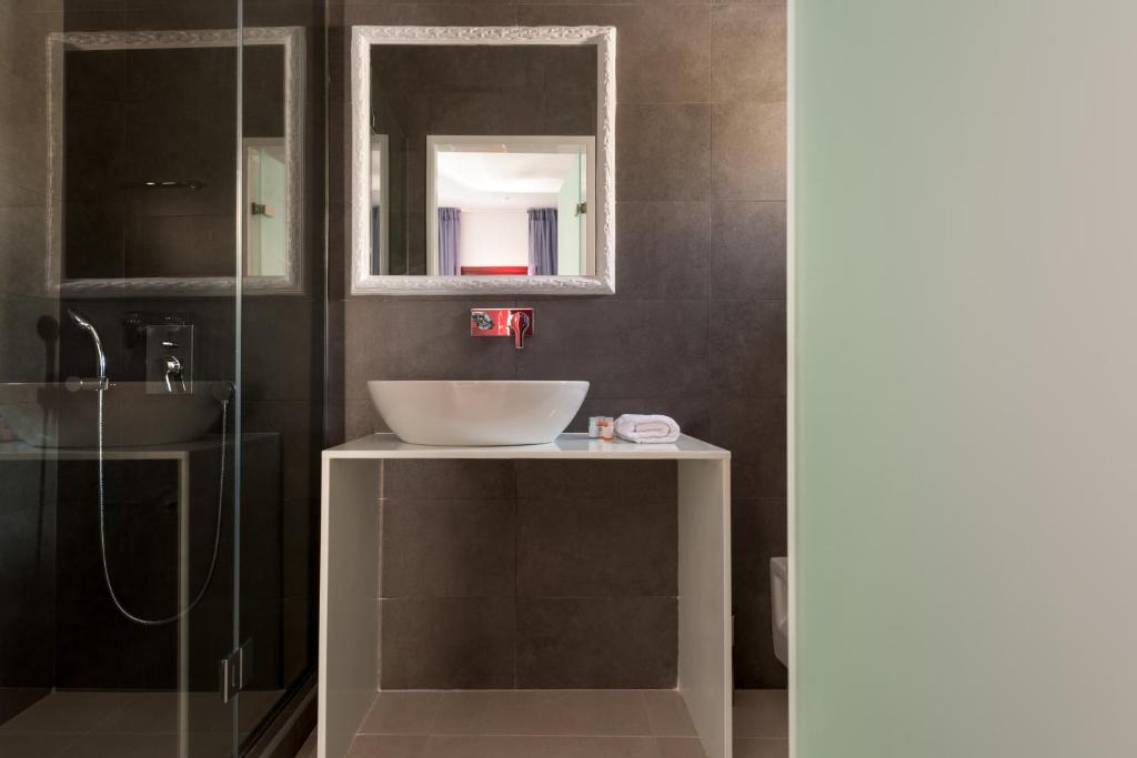 MAR n MAR CROWN HOTEL-SUITES - 15