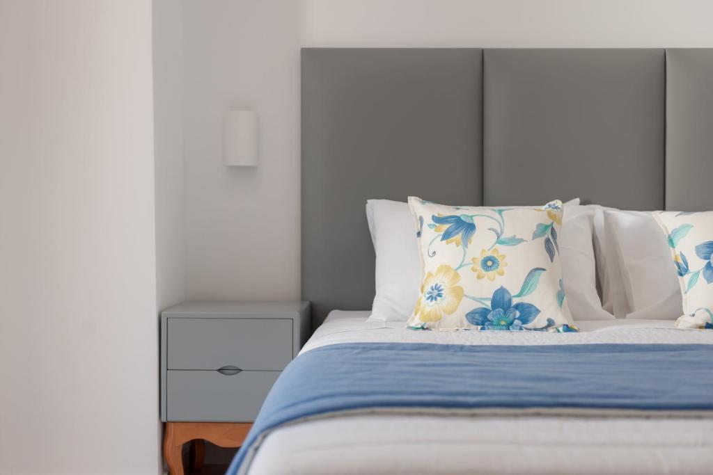 MAR n MAR CROWN HOTEL-SUITES - 2