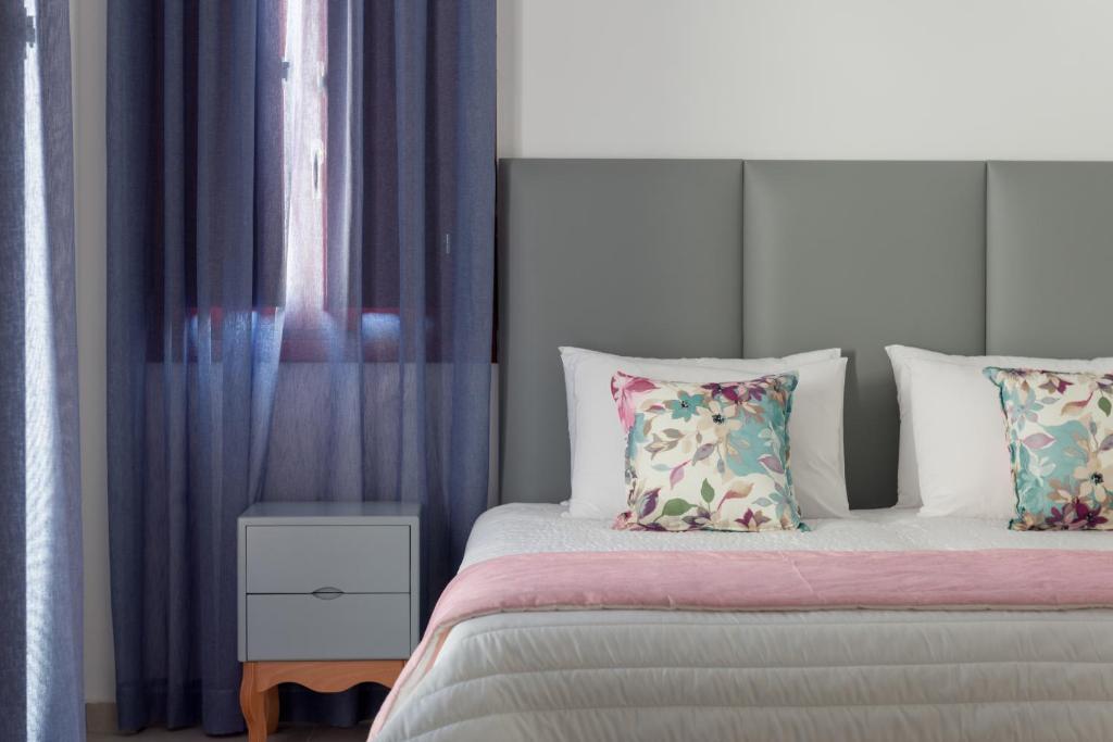 MAR n MAR CROWN HOTEL-SUITES - 1