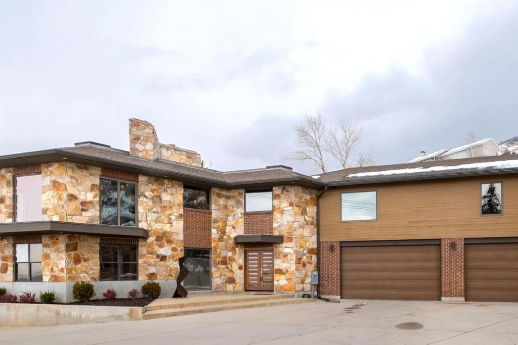 High Alpine Luxury Home with Panoramic View, Salt Lake City (updated