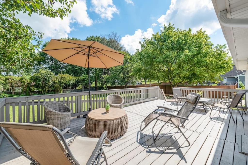 Charming, Cozy Home close to Uptown, Airport & Whitewater Center - Housity