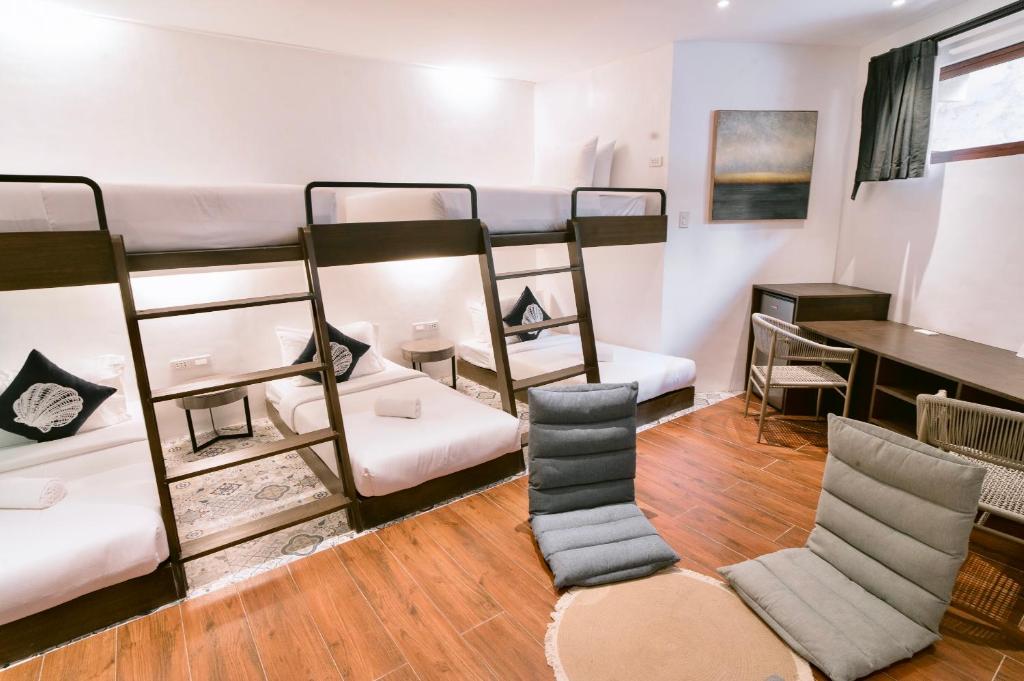 Uma cama ou camas num quarto em J Boutique Hotel El Nido Managed by H Hospitality Group