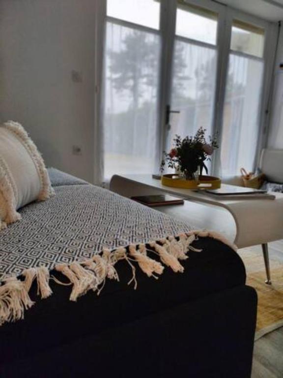 Postel nebo postele na pokoji v ubytování Le Studio de Paulette