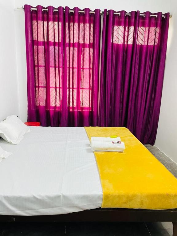 Postel nebo postele na pokoji v ubytování Shree Balaji Homestay