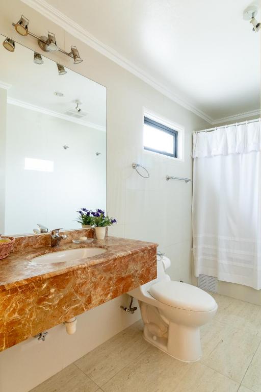 Koupelna v ubytování Orly Suites