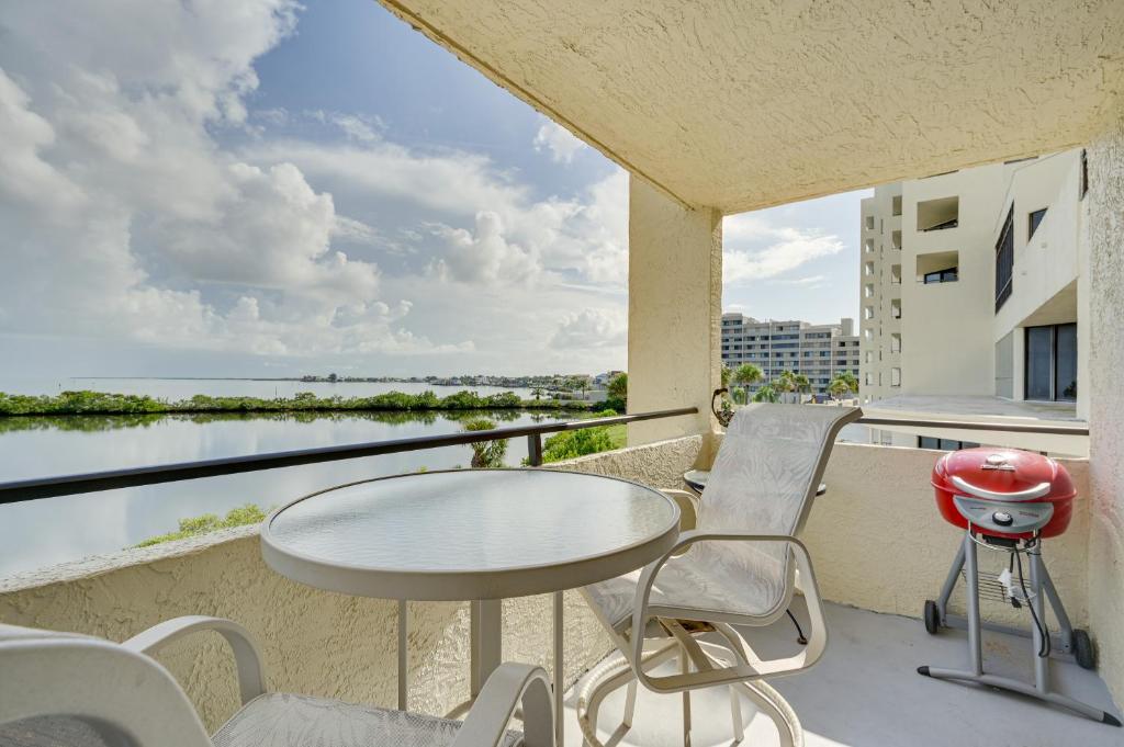 Bright Hudson Condo Rental with GulfView Balcony!, Hudson (updated