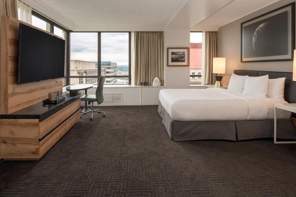 Hilton Portland Downtown - King Studio Suite