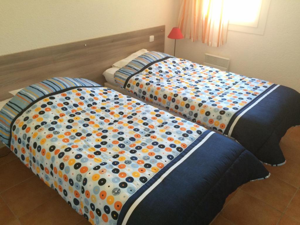 Postel nebo postele na pokoji v ubytování L'Hôtel du Méditerranée
