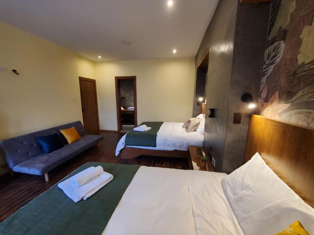 Postel nebo postele na pokoji v ubytování Hotel Inti Quito