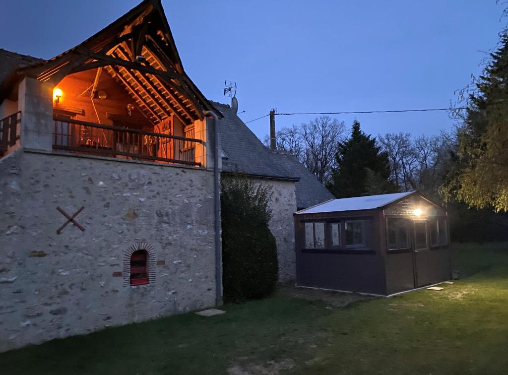 a building with a small greenhouse on the side of it at Les gîtes de La Pellerie - 2 piscines &amp; spa Jacuzzi - Touraine - 3 gîtes - familial, calme, campagne in Saint-Branchs