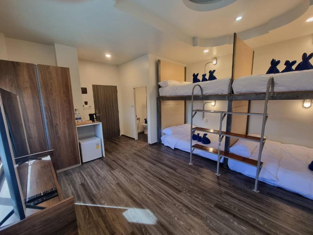 
Deluxe Quadruple Room
