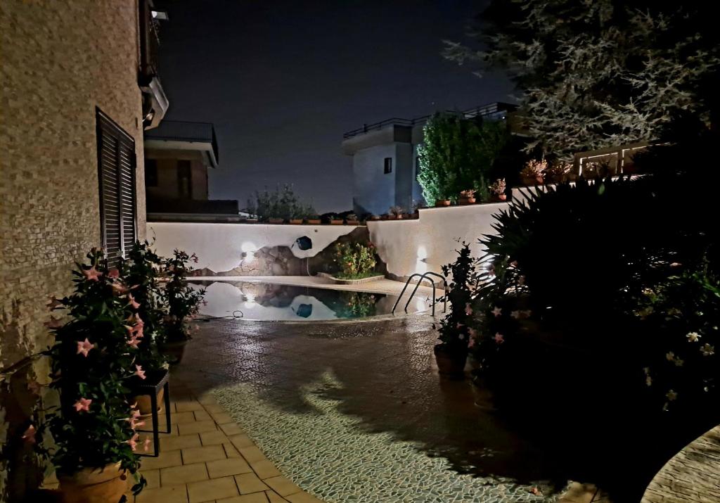 a backyard at night with a swimming pool at Villa Elisabetta in Pompei