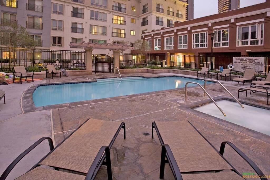 28 NIGHT MINIMUM in the Gaslamp Quarter by Petco Park, pool, jacuzzi ...