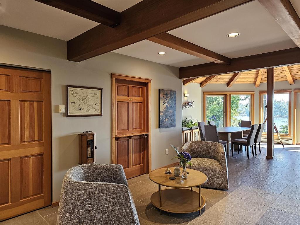 Χώρος καθιστικού στο Snug Harbour Inn