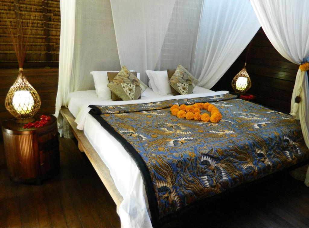 Postel nebo postele na pokoji v ubytování Cili Emas Oceanside Resort