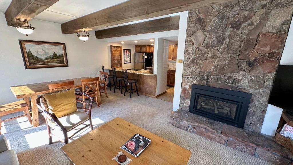 #205 Vail International