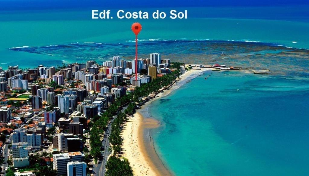 an aerial view of a city and a beach with a red balloon at Apt por temporada - Ponta Verde - De frente ao Caminho de Moises - 02 quartos in Maceió