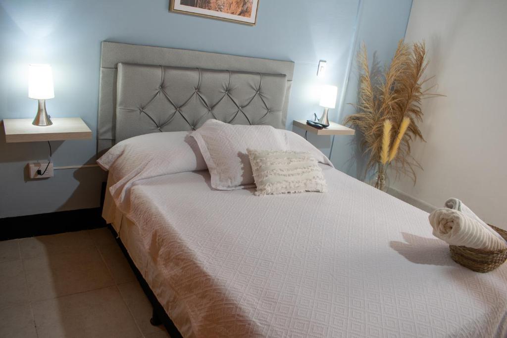 Un pat sau paturi într-o cameră la Apartamento Rincon sereno