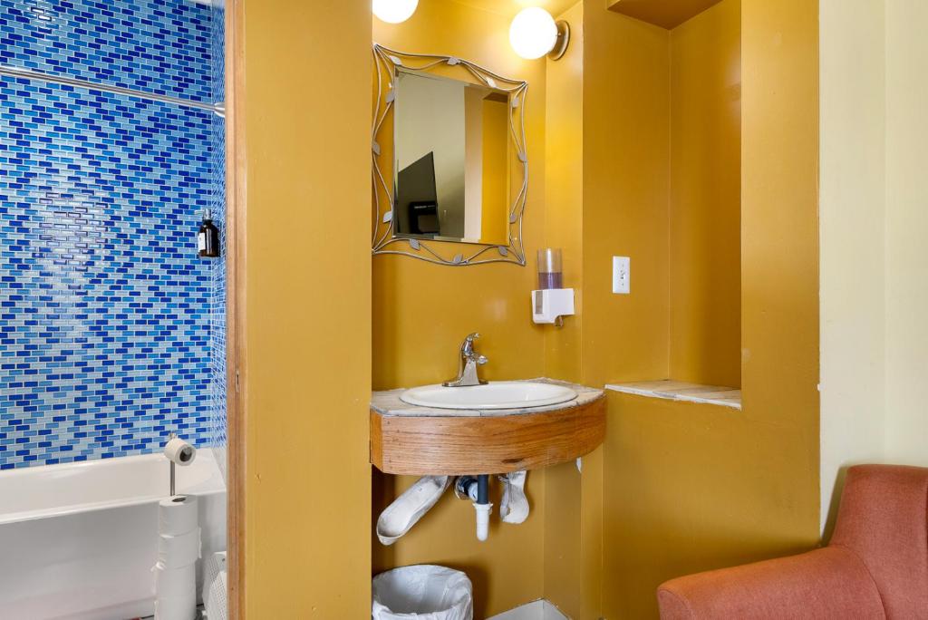 Koupelna v ubytování Qupqugiaq Inn