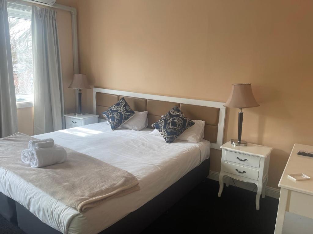 Postel nebo postele na pokoji v ubytování Lily Sands Inn