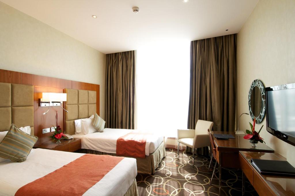 Postel nebo postele na pokoji v ubytování Montreal Barsha Hotel