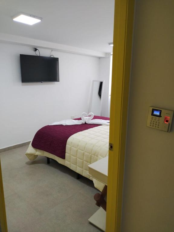 Postel nebo postele na pokoji v ubytování HOSTAL VERONA