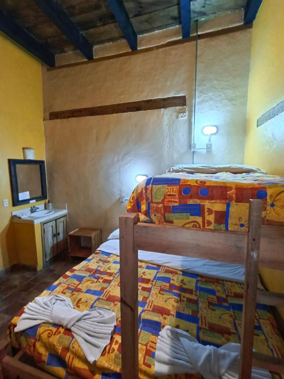 Postel nebo postele na pokoji v ubytování Rossco Hostel
