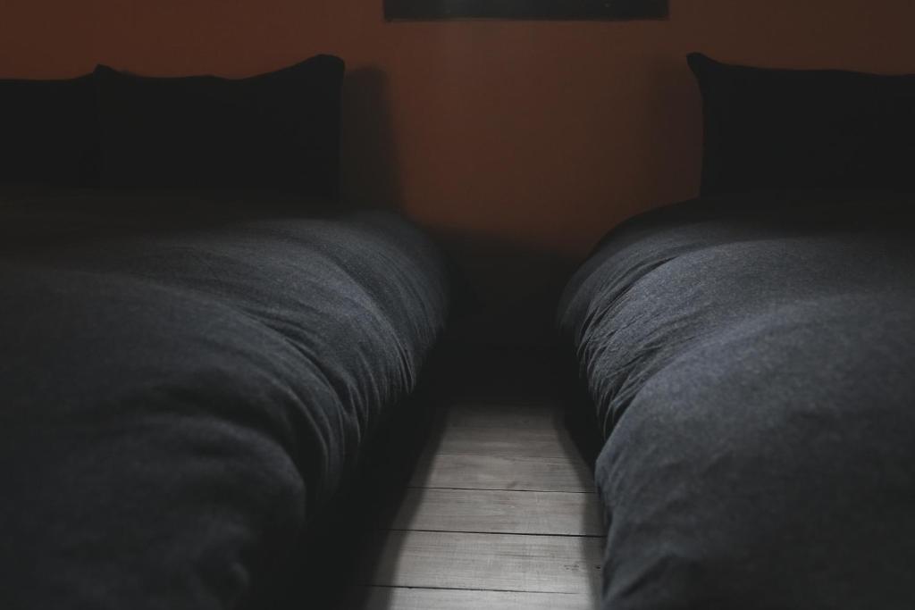 Posezení v ubytování 序室 Narrative