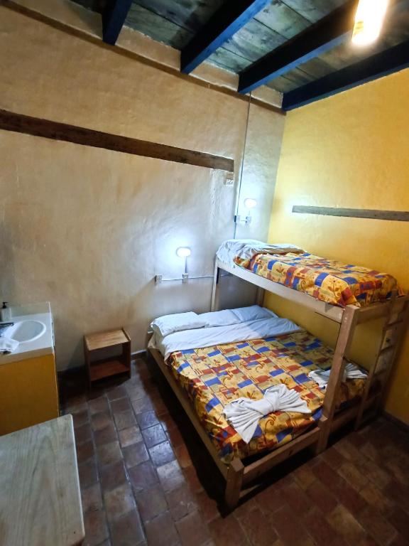 Postel nebo postele na pokoji v ubytování Rossco Hostel