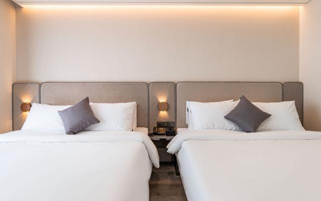 Postel nebo postele na pokoji v ubytování Hound Hotel Gijang Osiria