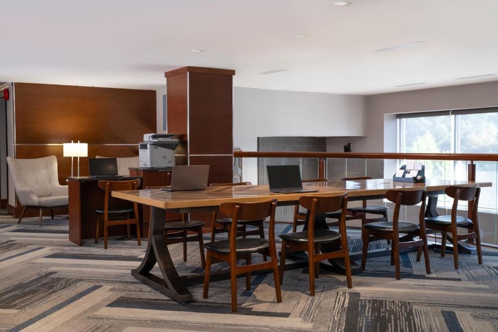 Four Points by Sheraton Victoria Gateway - Resim 43