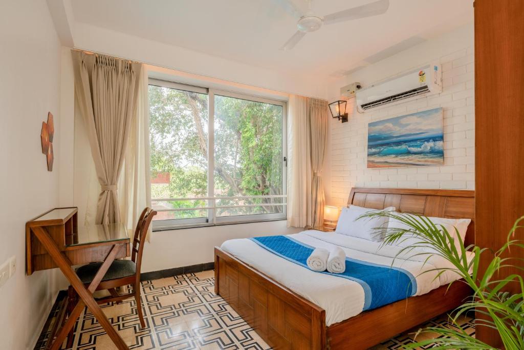 a bedroom with a bed and a window at HideAway 1BHK, Parra, North Goa (STU) in Old Goa