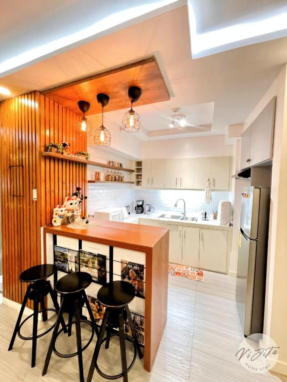 A kitchen or kitchenette at Homestay by ViJiTa 2bedroom condo