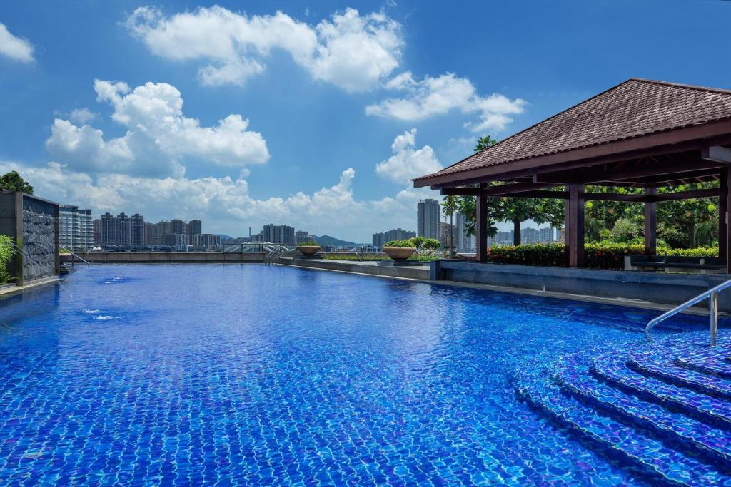 Bazén v ubytování Sheraton Zhongshan Hotel nebo v jeho okolí