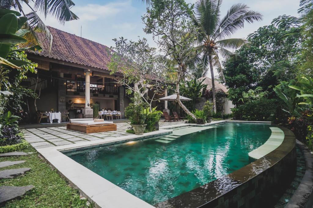 een afbeelding van een zwembad voor een villa bij Luwak Estate in Ubud