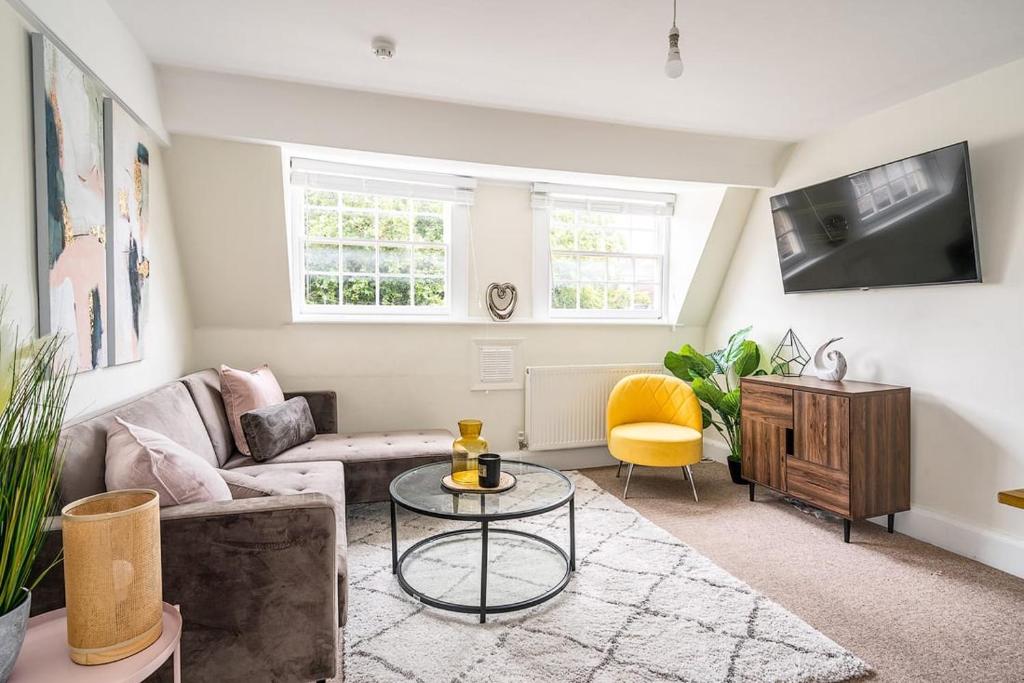 a living room with a couch and a table at Beautiful Character 3 Bed City Centre Apartment in Bath