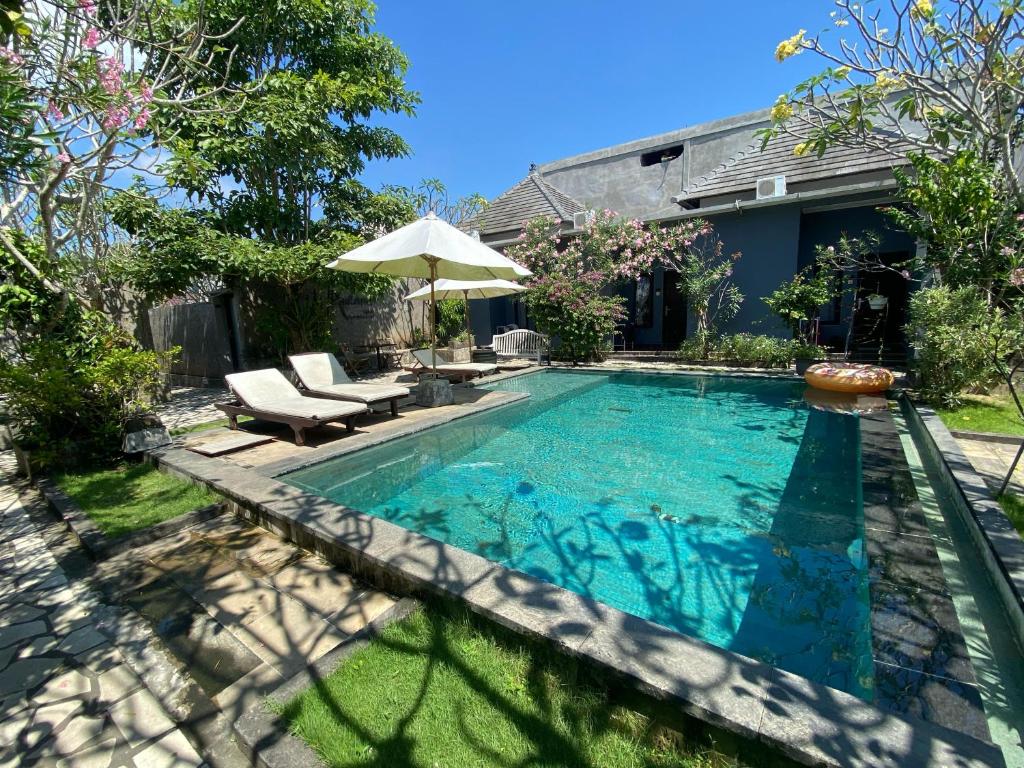 an image of a swimming pool in a backyard at Ashana Hotel in Uluwatu