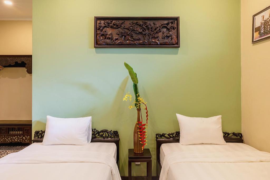 Giường trong phòng chung tại HueNam Residence