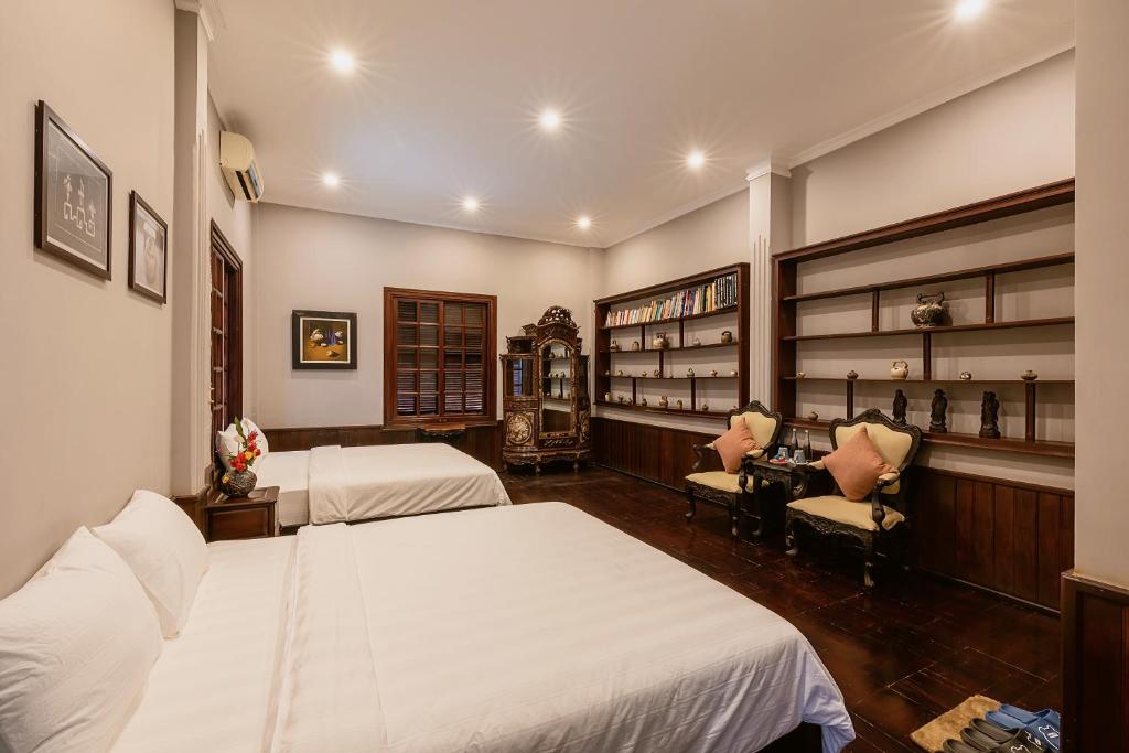 Giường trong phòng chung tại HueNam Residence