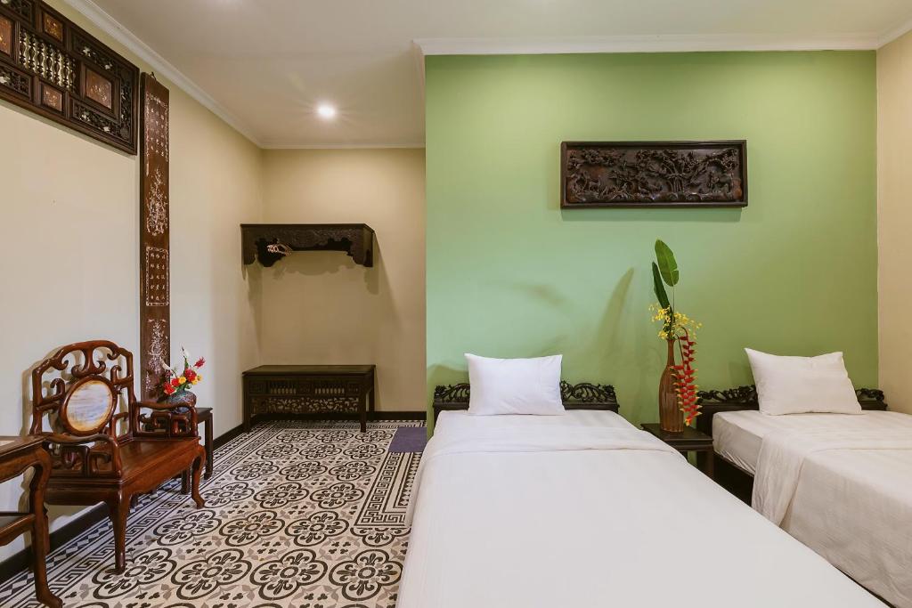 Giường trong phòng chung tại HueNam Residence