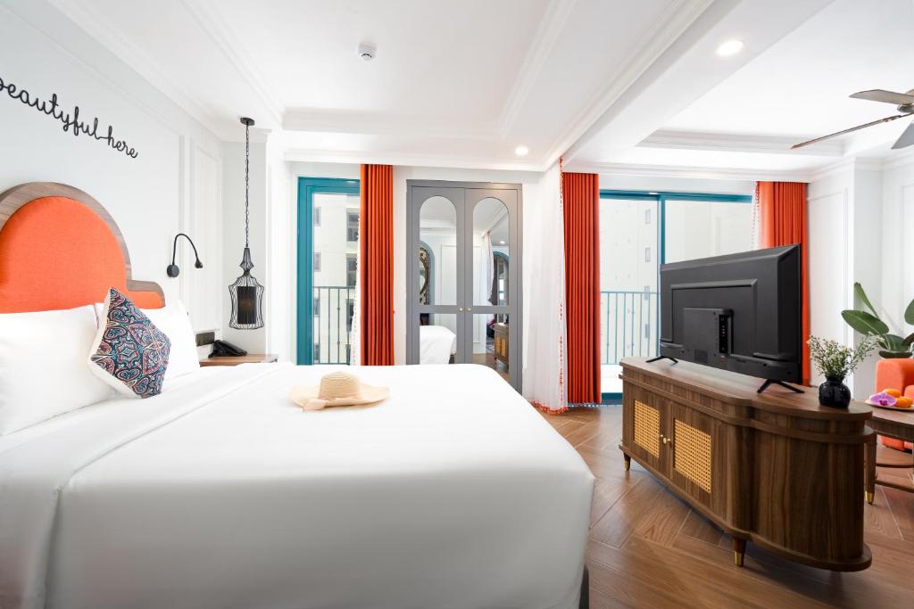 Giường trong phòng chung tại Pavillon Boutique Hotel & Apartment Nha Trang