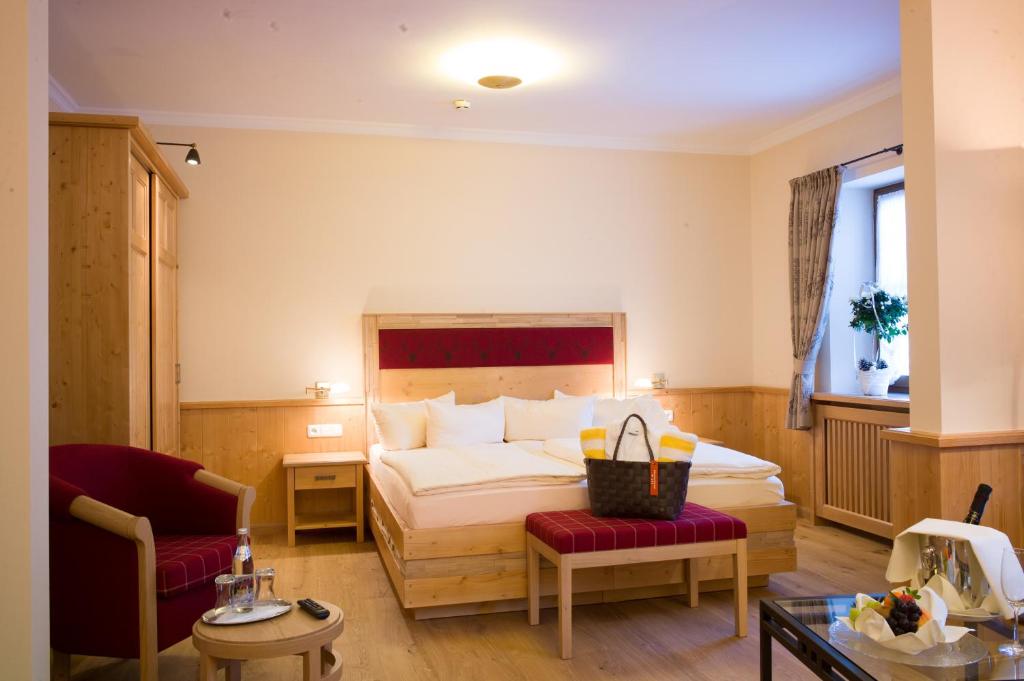 Postel nebo postele na pokoji v ubytování Hotel Klosterhotel Ludwig der Bayer