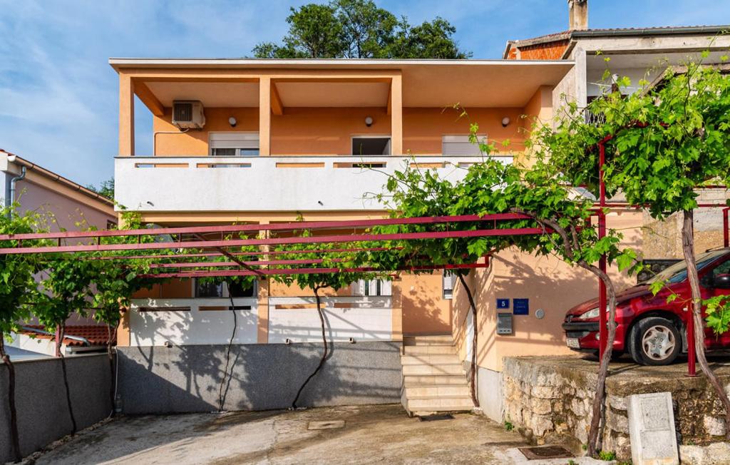Budova, v ktorej sa apartmán nachádza