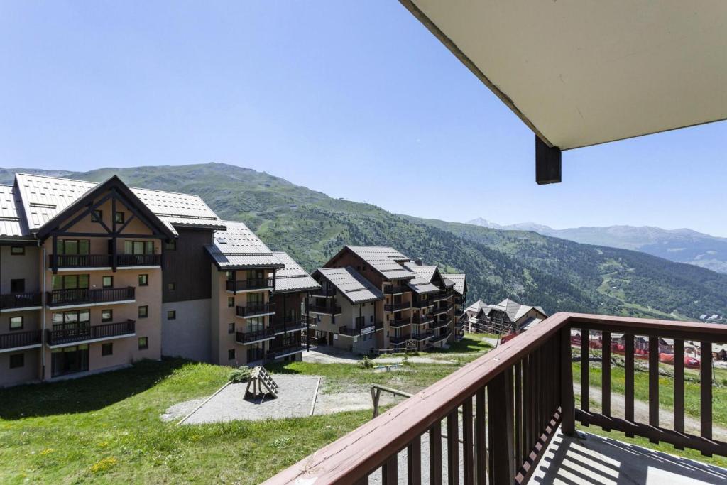 a group of buildings with mountains in the background at Résidence Le Thabor - maeva Home - Appartement 2 Pièces 5 Personnes - Confo 73 in Le Désert