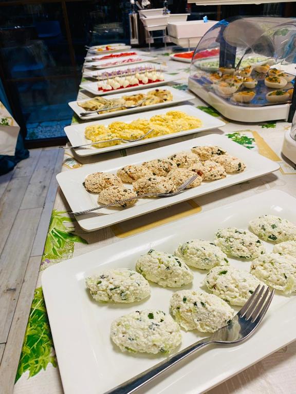 Old Tree Home & Restaurant - 2