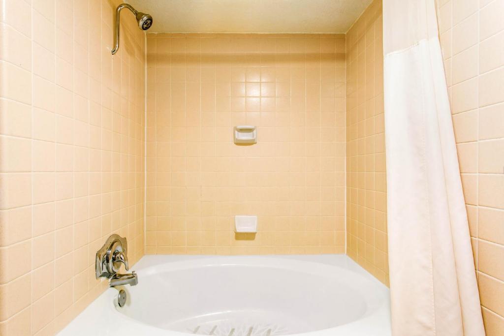 Koupelna v ubytování Quality Inn Stateline