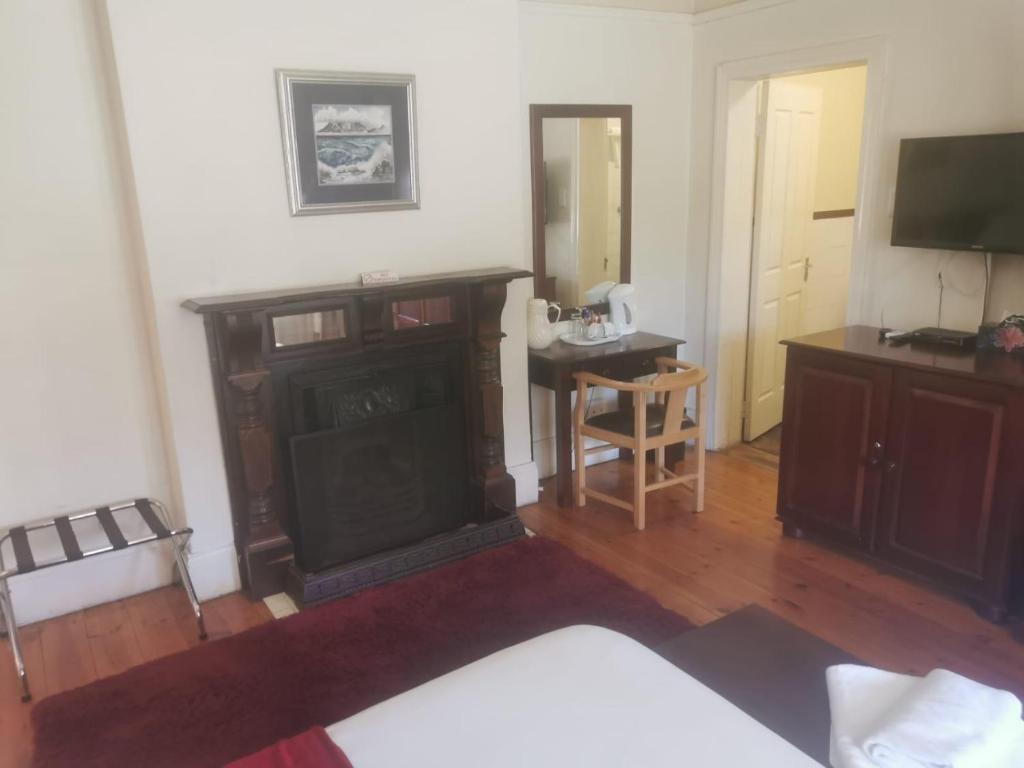 Tom's Place Guest House - Premier Queen Room